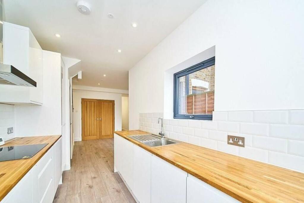 Spacious 4Br House, London, Sleeps 9, Parking Available Exterior foto