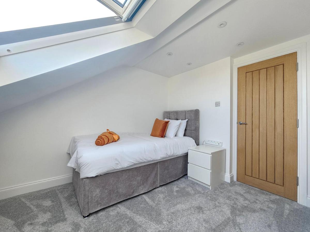 Spacious 4Br House, London, Sleeps 9, Parking Available Exterior foto