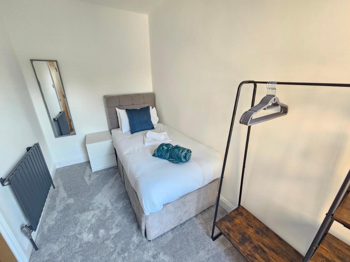 Spacious 4Br House, London, Sleeps 9, Parking Available Exterior foto