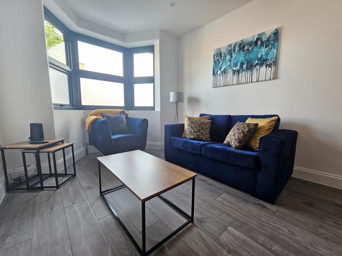 Spacious 4Br House, London, Sleeps 9, Parking Available Exterior foto