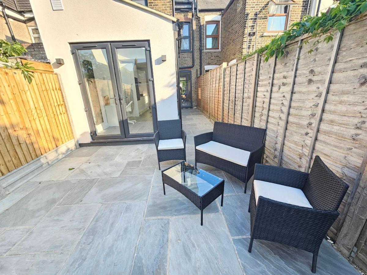 Spacious 4Br House, London, Sleeps 9, Parking Available Exterior foto