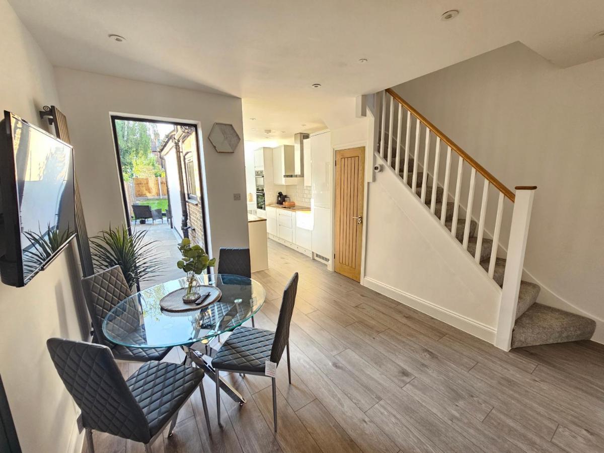 Spacious 4Br House, London, Sleeps 9, Parking Available Exterior foto